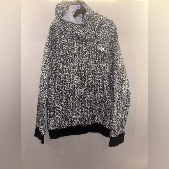Under armour like new cheetah print sweatshirt hooded girls size large - Picture 1 of 4